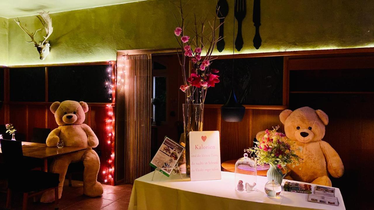 Zu Den Linden - Radebeul Pension Mit Restaurant Exterior photo