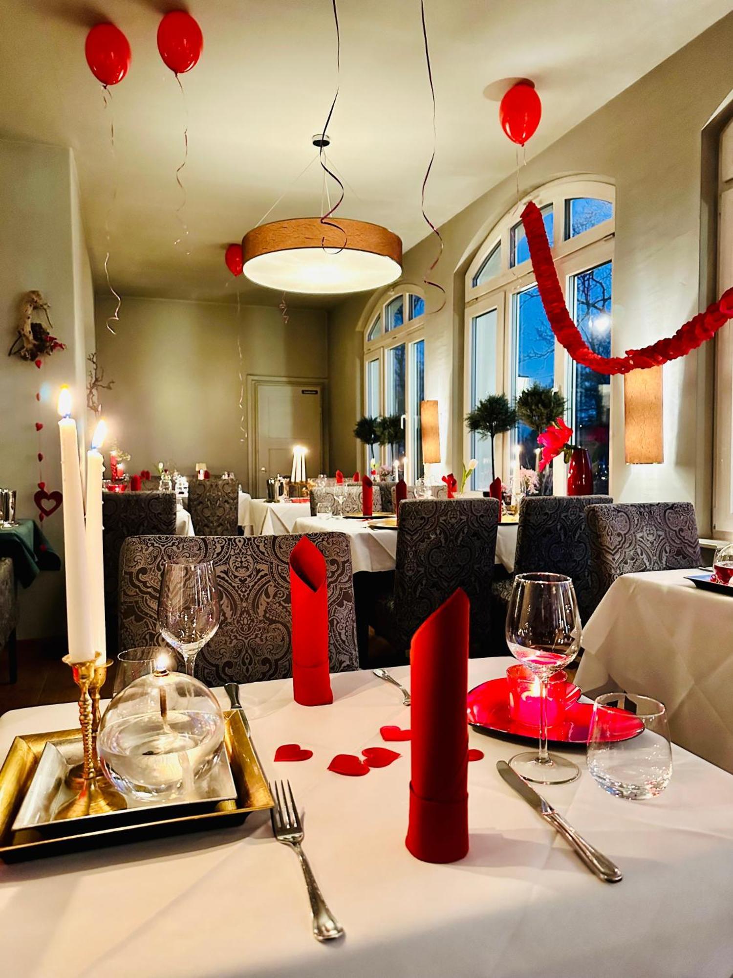 Zu Den Linden - Radebeul Pension Mit Restaurant Exterior photo