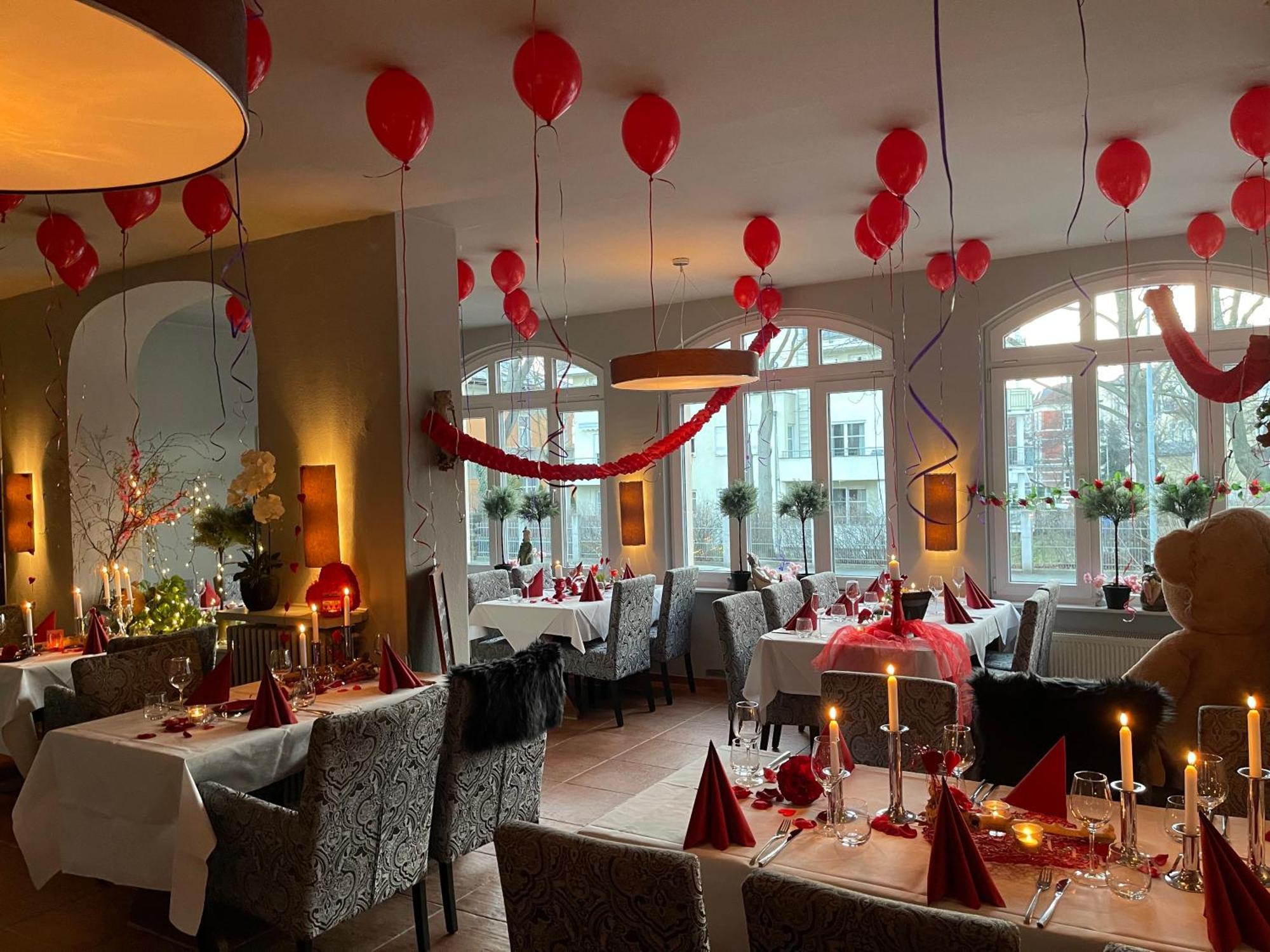 Zu Den Linden - Radebeul Pension Mit Restaurant Exterior photo